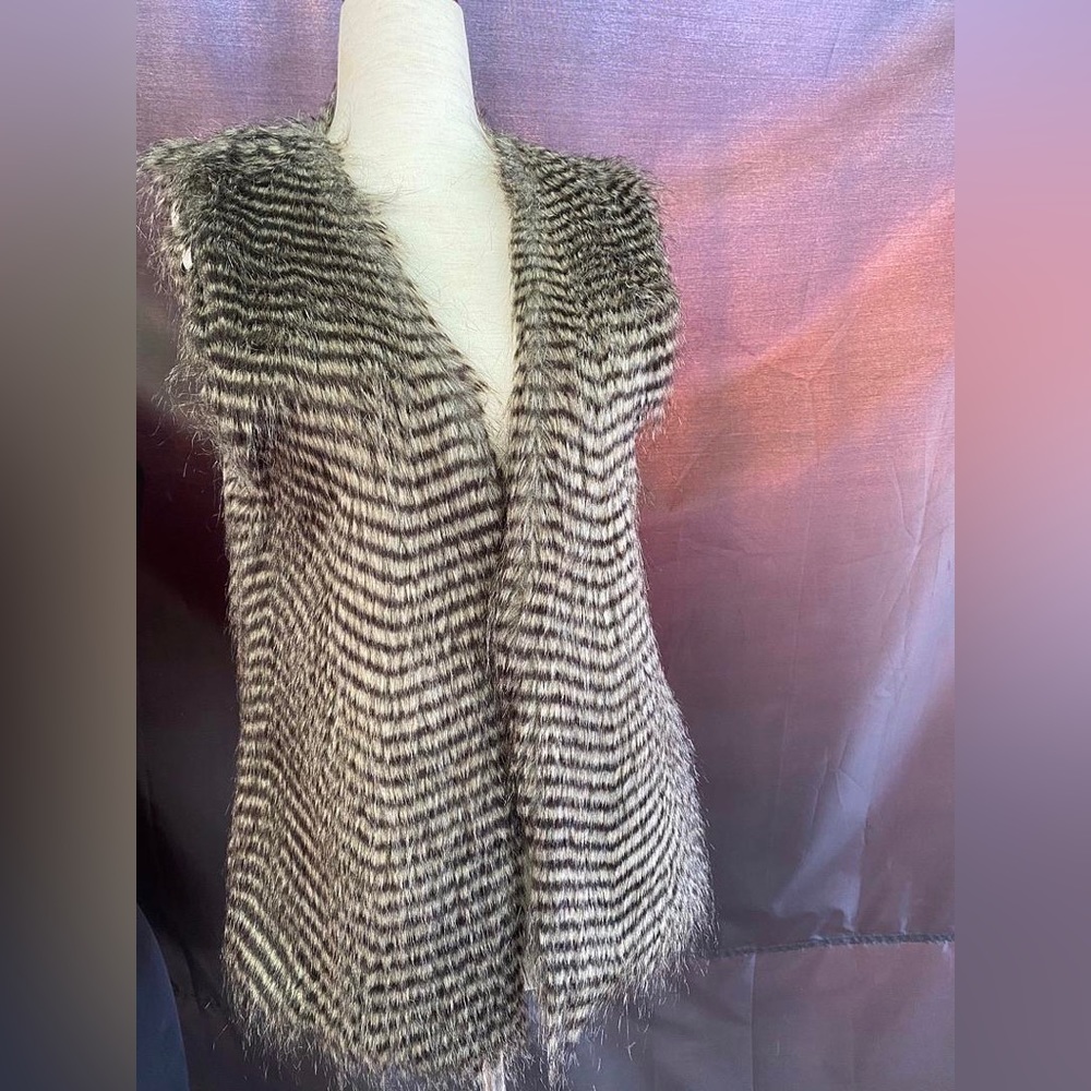 Wenxi black/grey faux fur shaggy vest